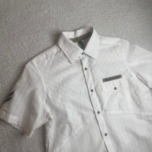 Red Button Mens Short Sleeve Button Down Shirt White Textured Chevron Medium